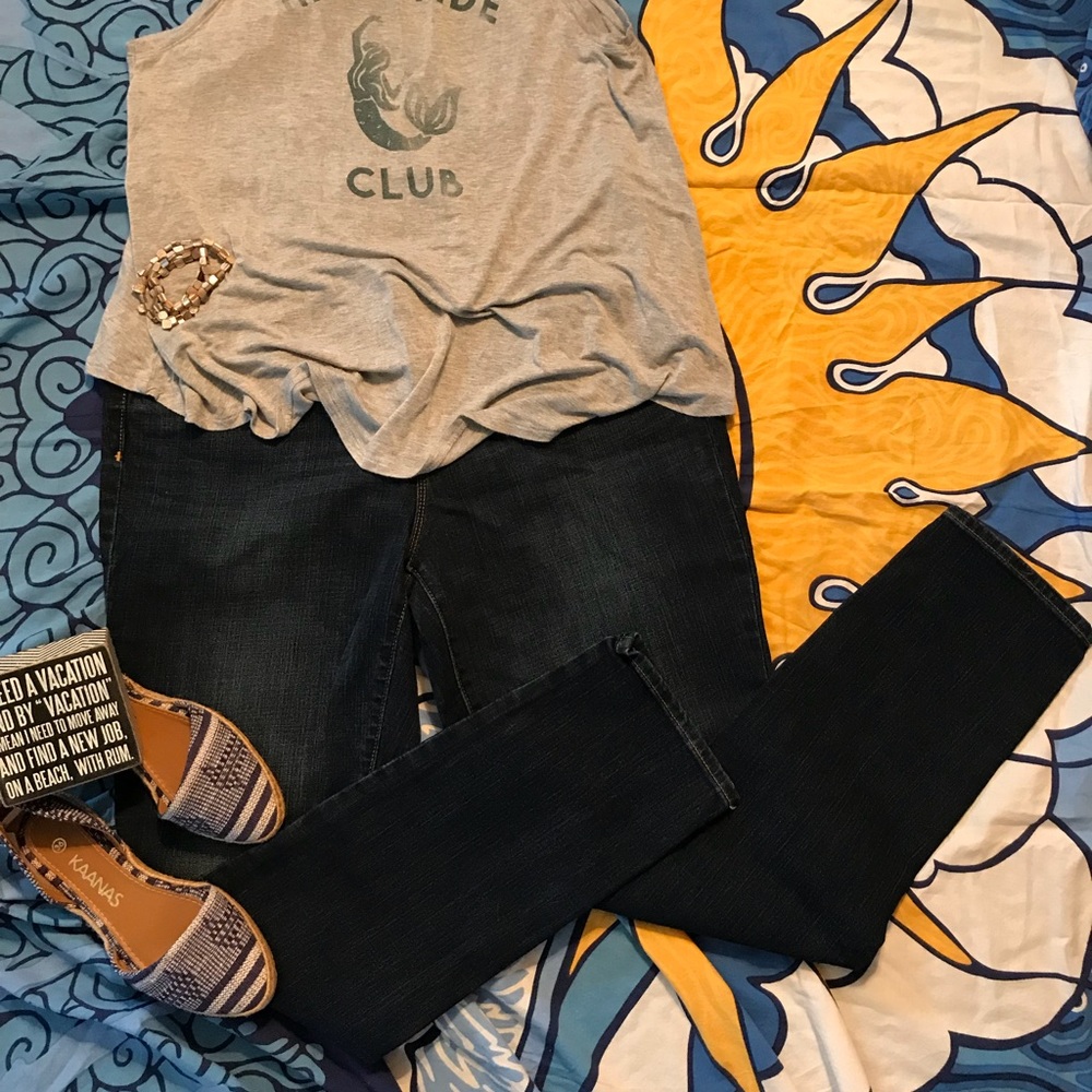 Old Navy Curvy Mid-Rise Ankle Jeans